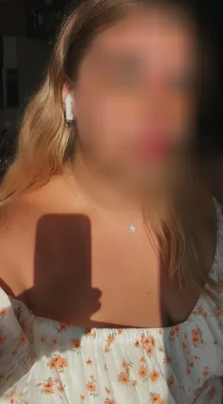 Amira, 27