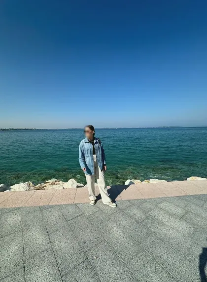 Büsra, 29