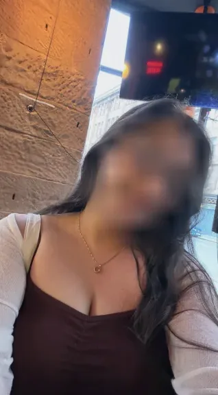 Emma, 24