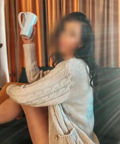 Laura, 39