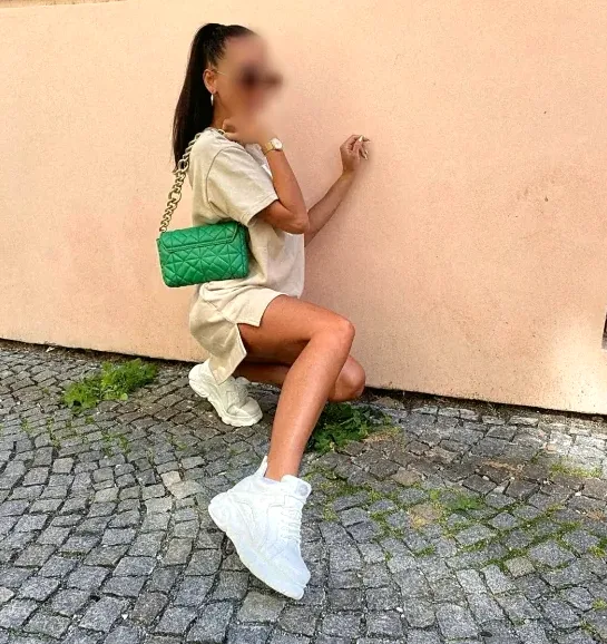 Nele, 30