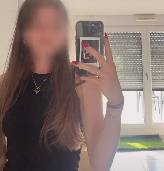 Sandra, 27