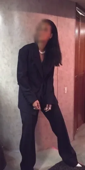Yvonne, 23